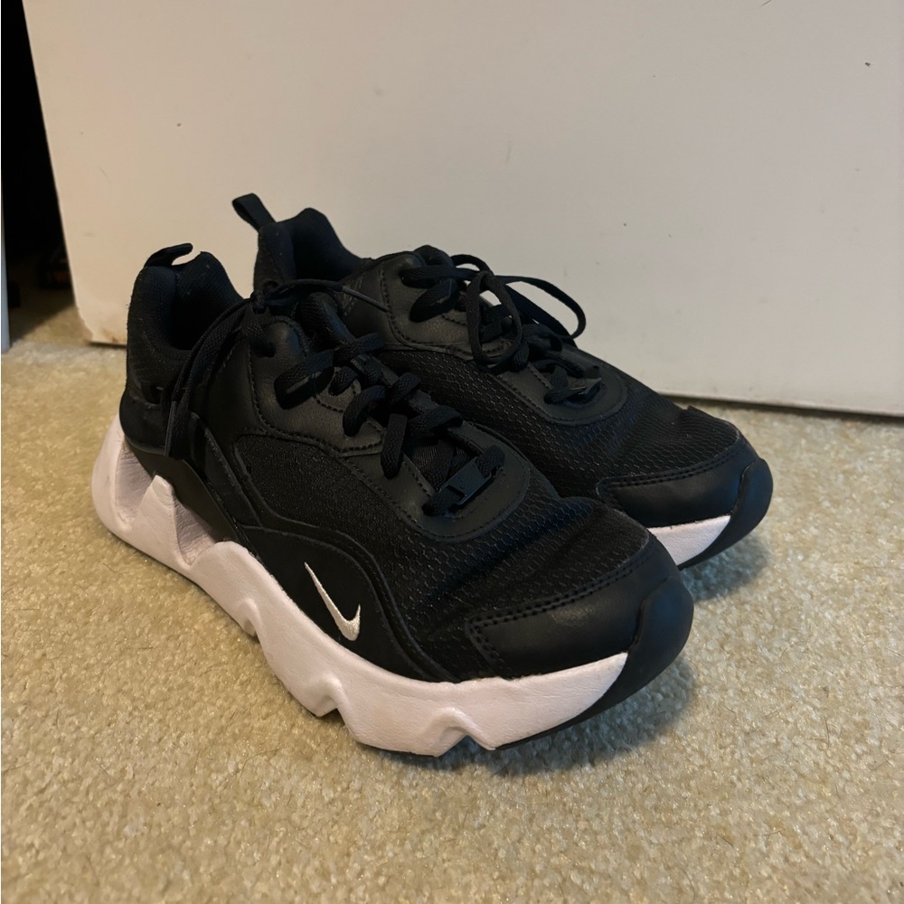 Nike RYZ 365 Sneakers